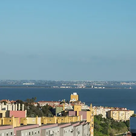 Meet The City * Lisbon